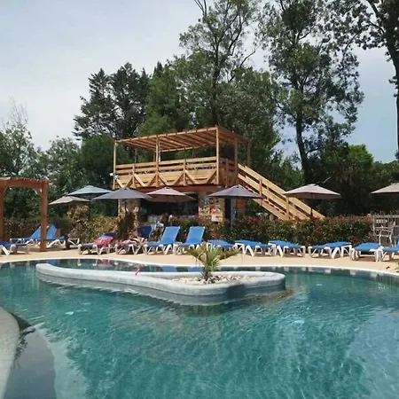 Le Moulin Des Iscles